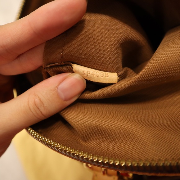 Louis Vuitton Tivoli GM Monogram Shoulder Bag - Picture 4 of 13